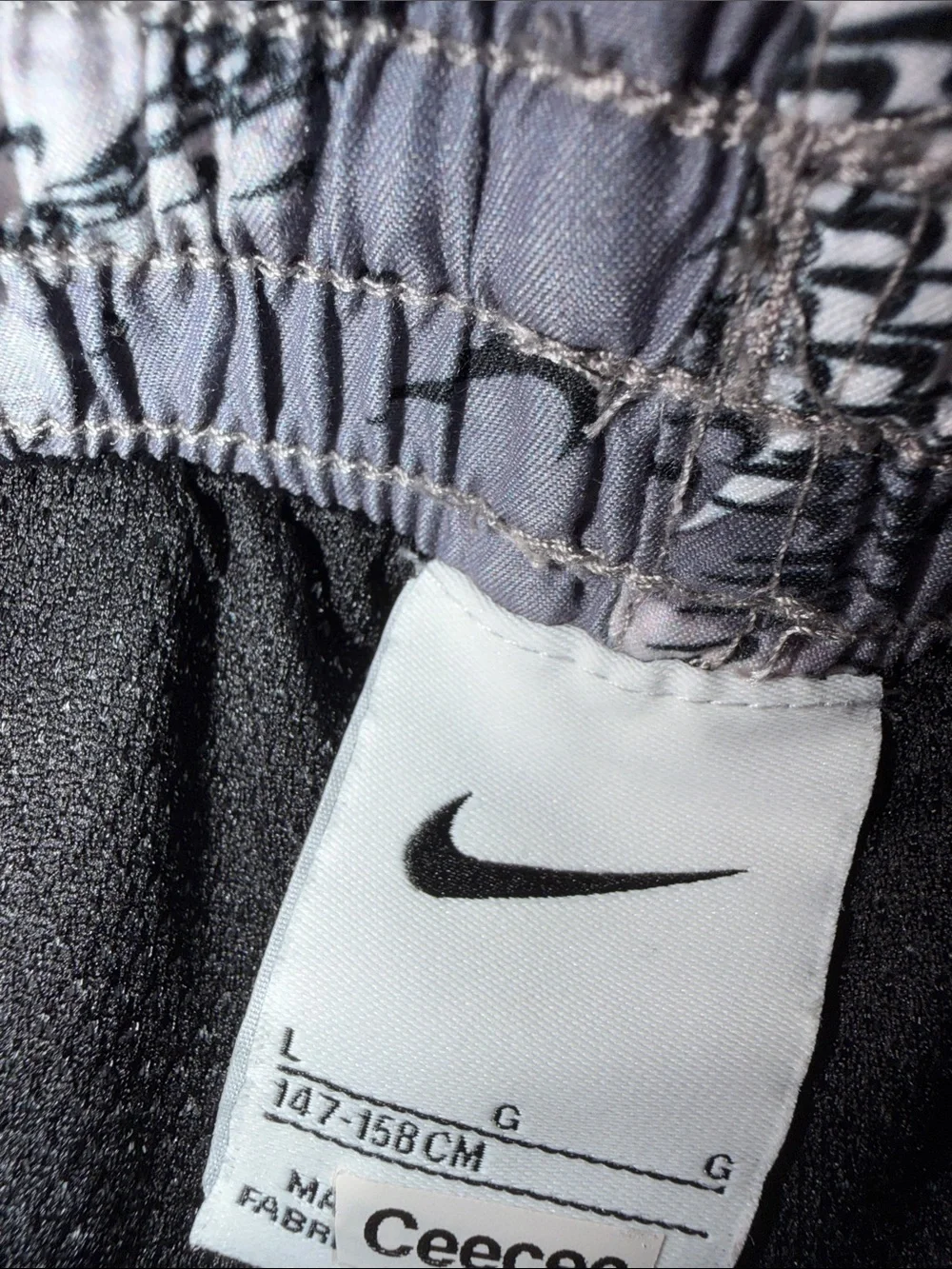 Nike Boys Gray & White Swoosh Camo Swim Shorts Size Large (10/12)